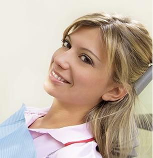 Clínica Dental Ylenia Catala Paciente en consulta dental